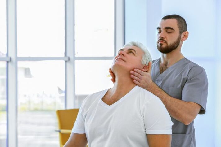 Bewegungstherapie bei Nackenschmerzen.